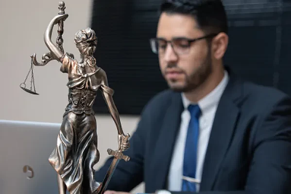 Articling vs the Law Practice Program: Two Routes to Bar Admission in Ontario