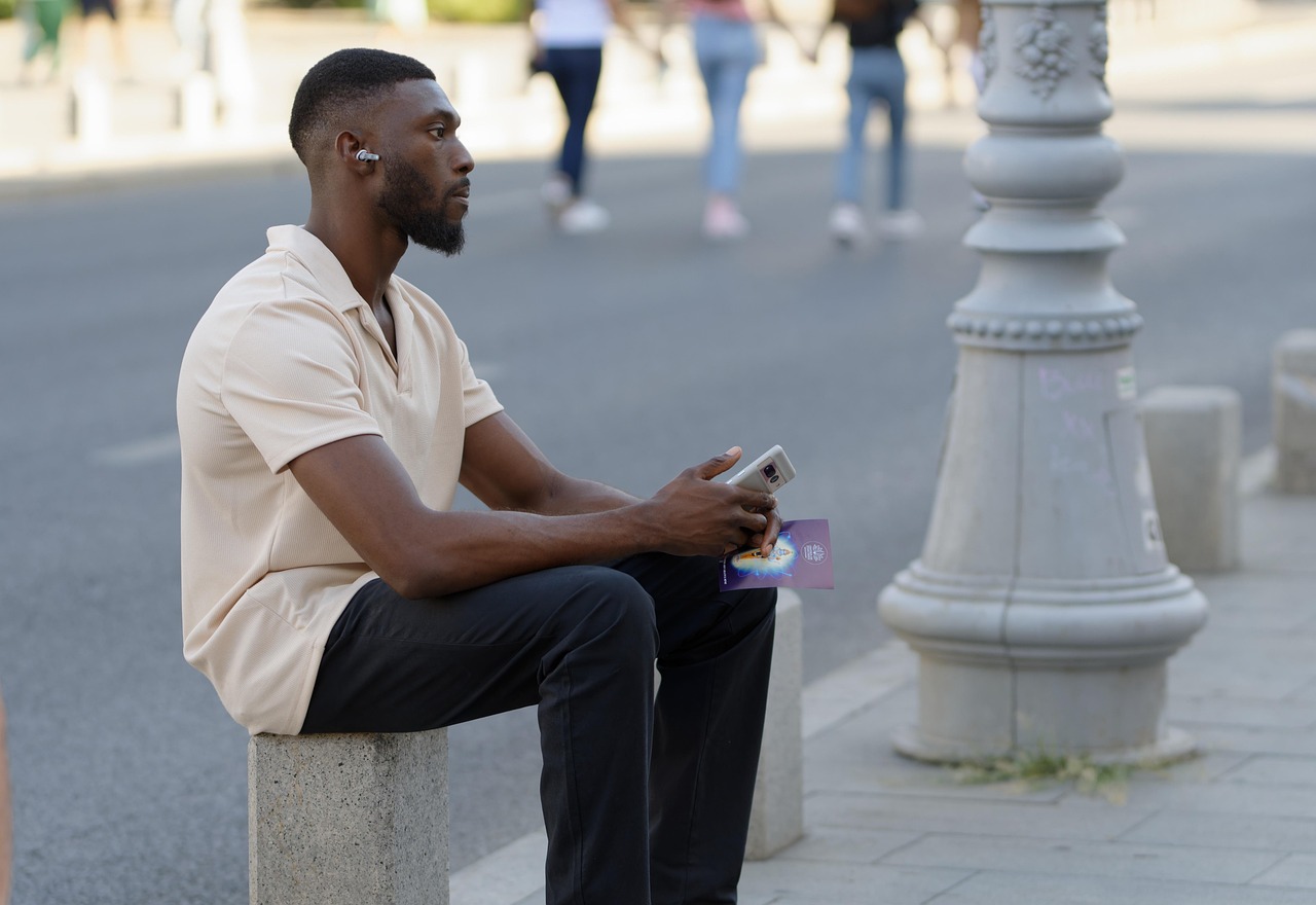 Common Campus Scams Targeting New Students During Orientation and How to Avoid Them