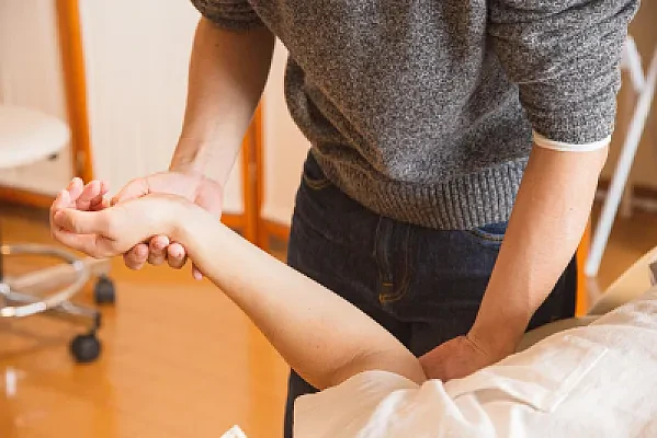 Chiropractic College in Canada: Programs, Length and Provincial Regulation