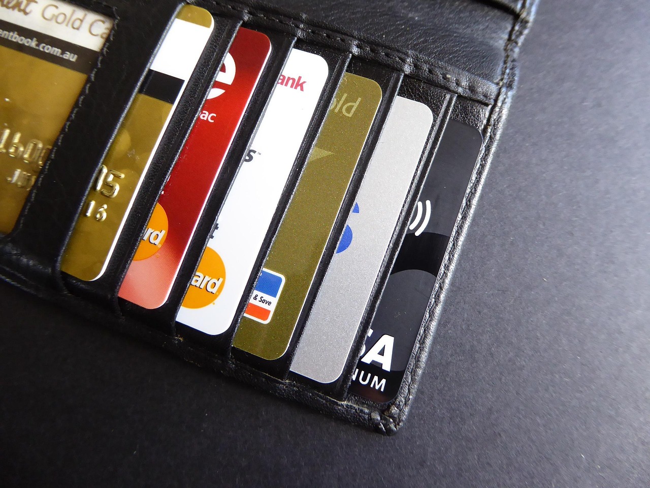 How to Choose a Student Checking Account