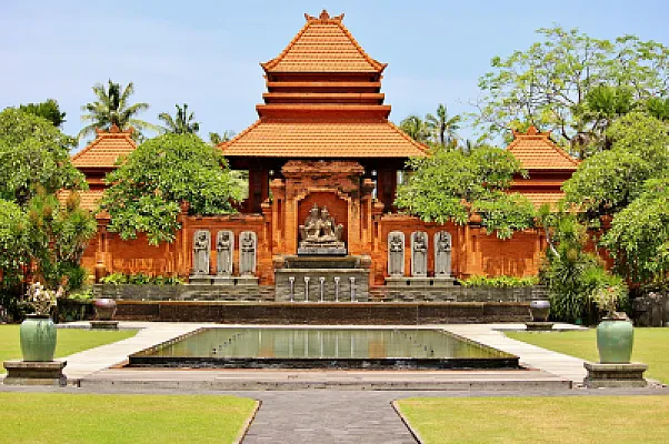 Indonesian Students in the USA: Community, Campuses, and Daily Life