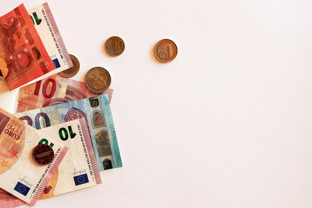 Netherlands plans to raise basisbeurs for students living away from home by 42 euros a month from 2027