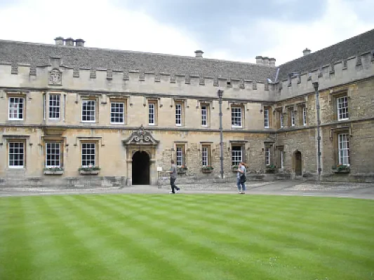 Oxbridge Admissions Interviews: What Happens and How to Prepare