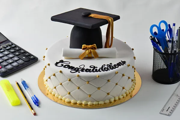 Scholarships for Americans Pursuing Full Degrees Abroad