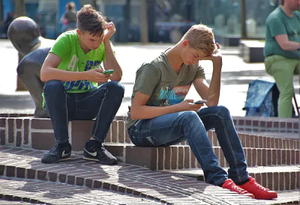 Student Phone Plan Discounts Compared