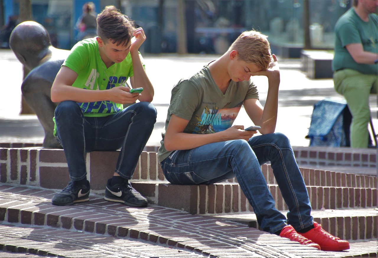 Student Phone Plan Discounts Compared