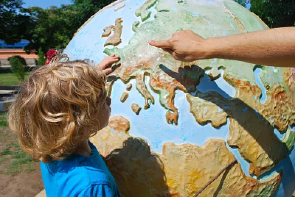 Survey: two-thirds of students in Europe call financial support inadequate