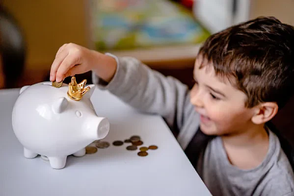 TFSA vs FHSA for Students: Which Account to Open First