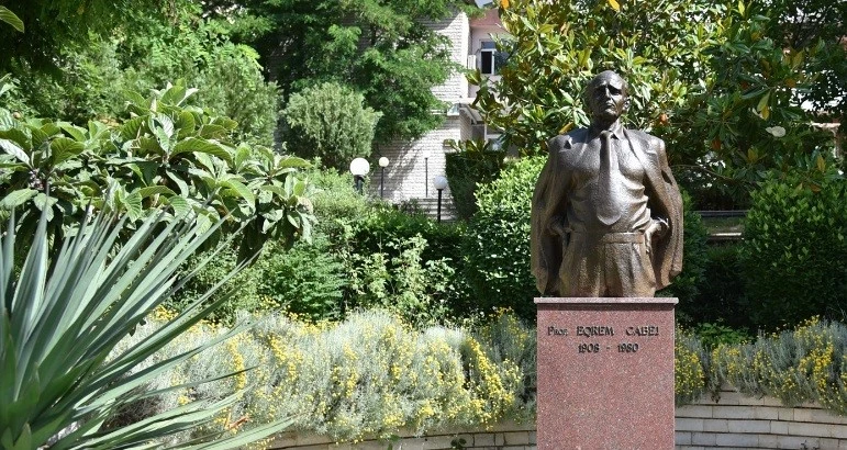 Eqrem Çabej University learning environment
