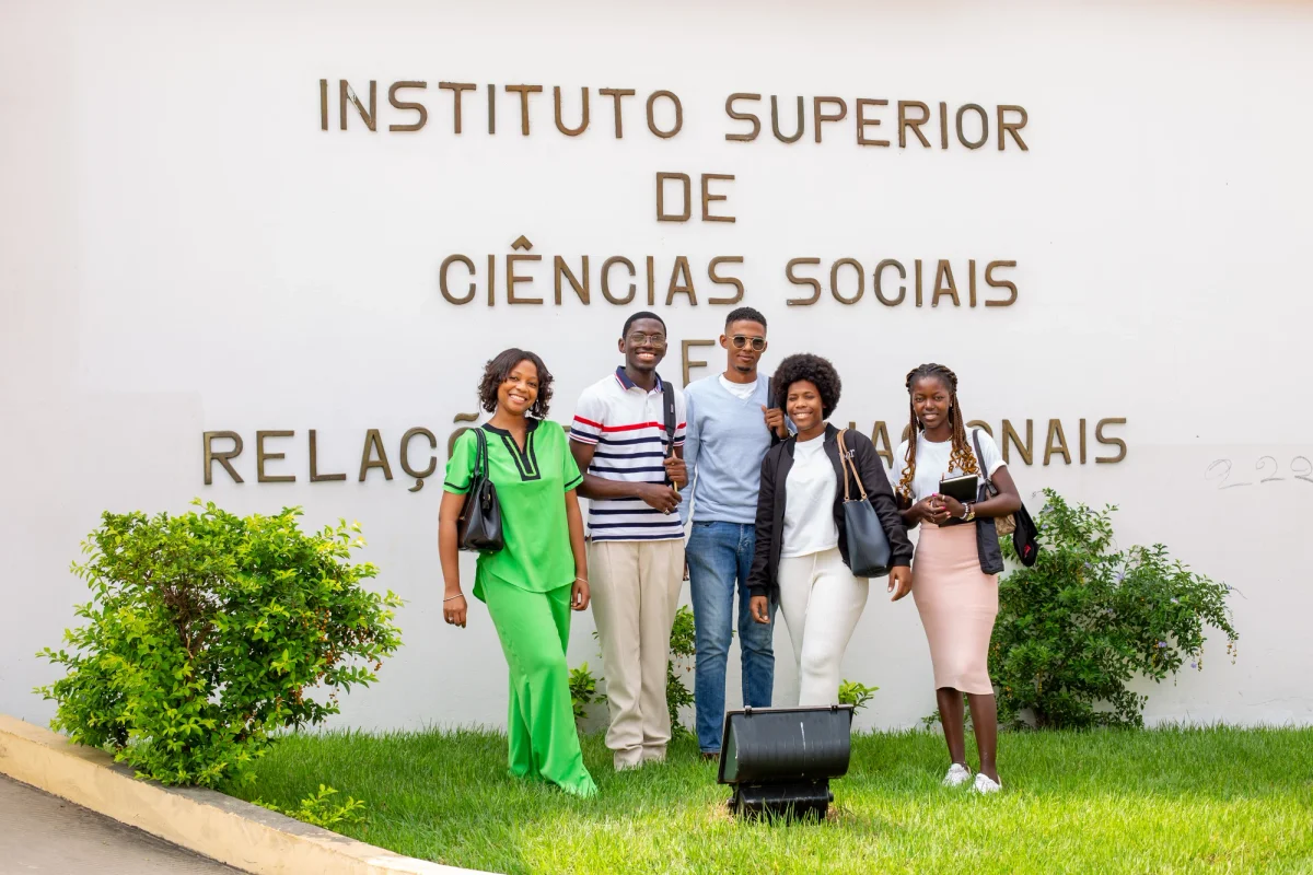 Instituto Superior de Ciencias Sociais e Relações Internacionais institutional grounds