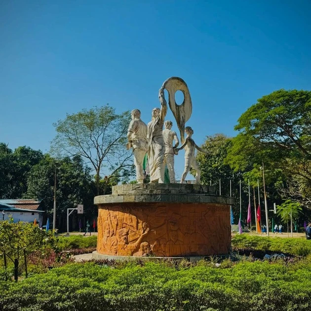 Approach to Chittagong University of Engineering & Technology campus