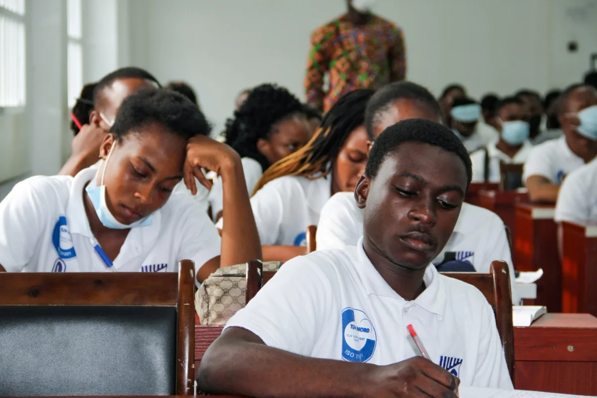Les Cours Sonou University community on campus