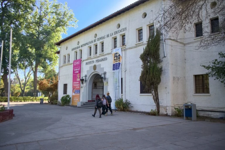 Approach to Metropolitan University of Educational Sciences campus