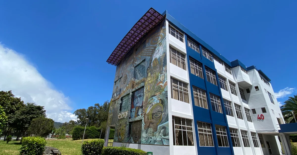 Universidad Nacional de Loja campus scene