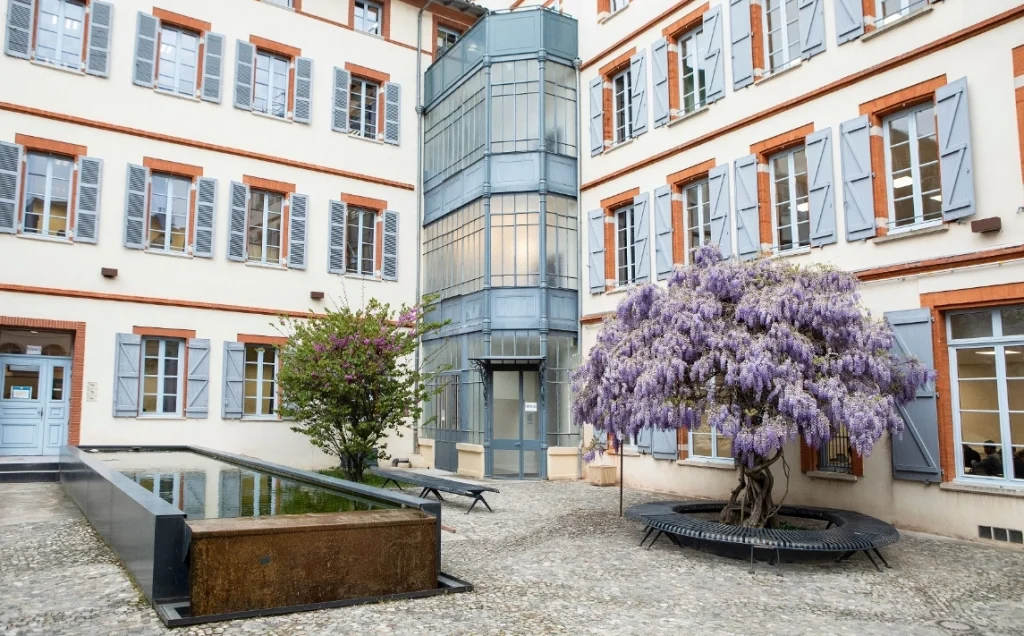 The Institut catholique de toulouse campus grounds