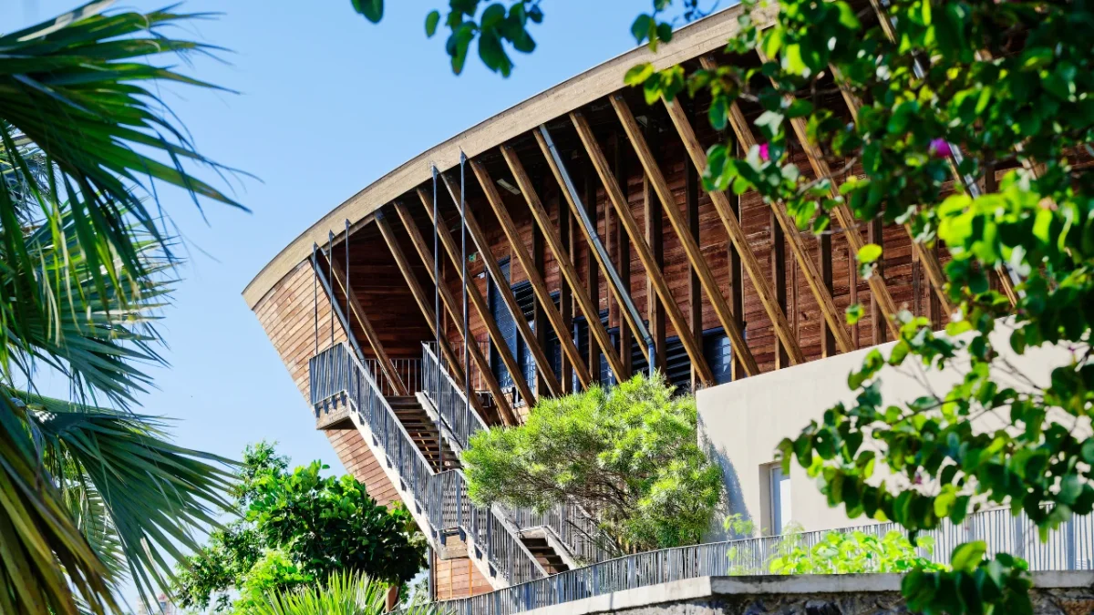 Around Université de la Reunion campus