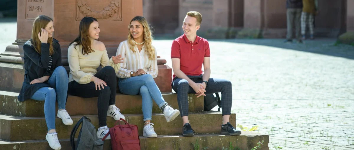 Universität Mannheim community on campus