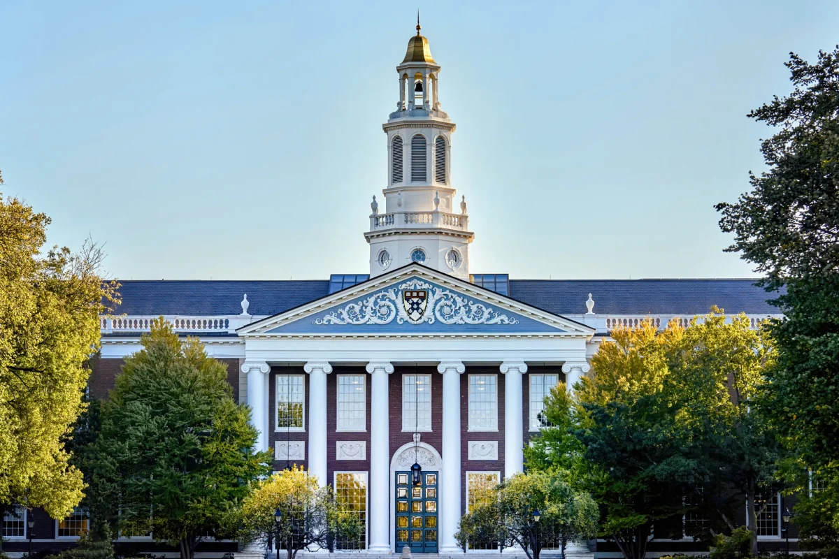 Nissage Saget University campus and facilities