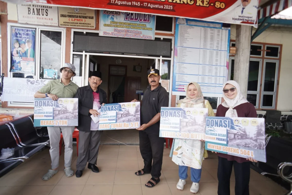 Students at College of Health Sciences Padang