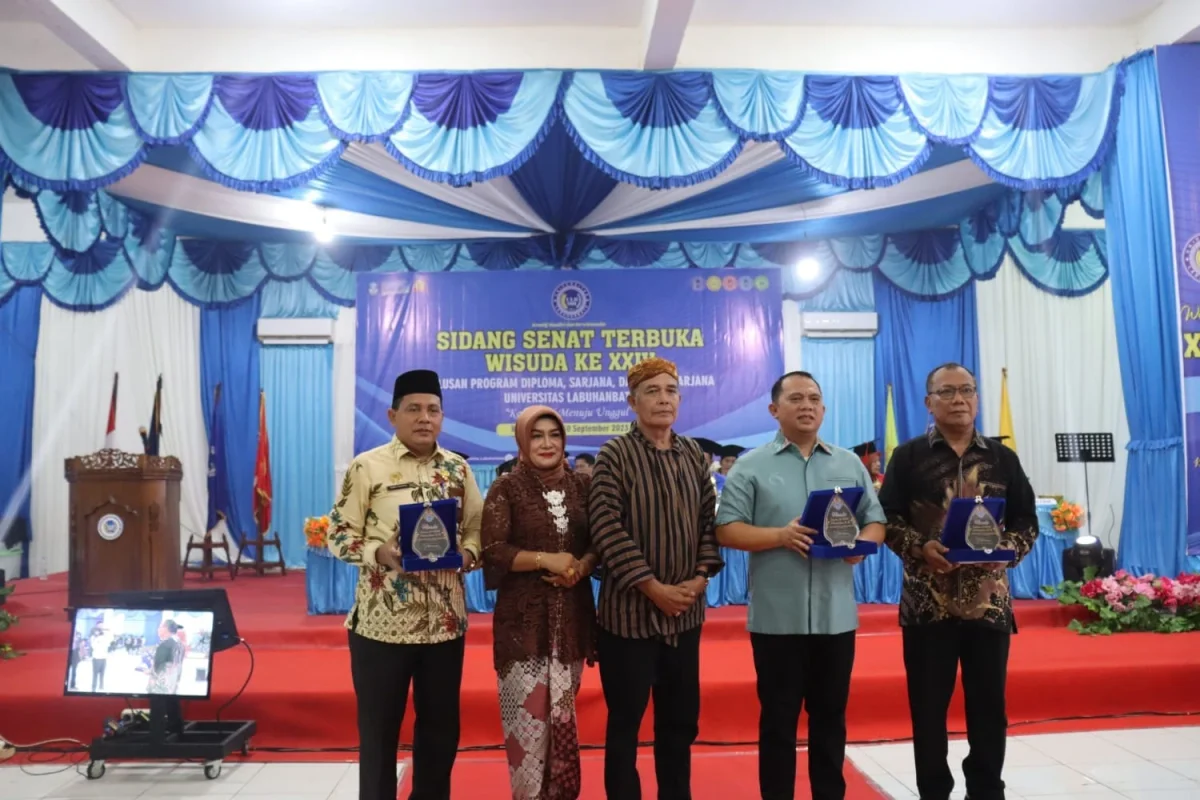 Daily life at Labuhan Batu College of Economics