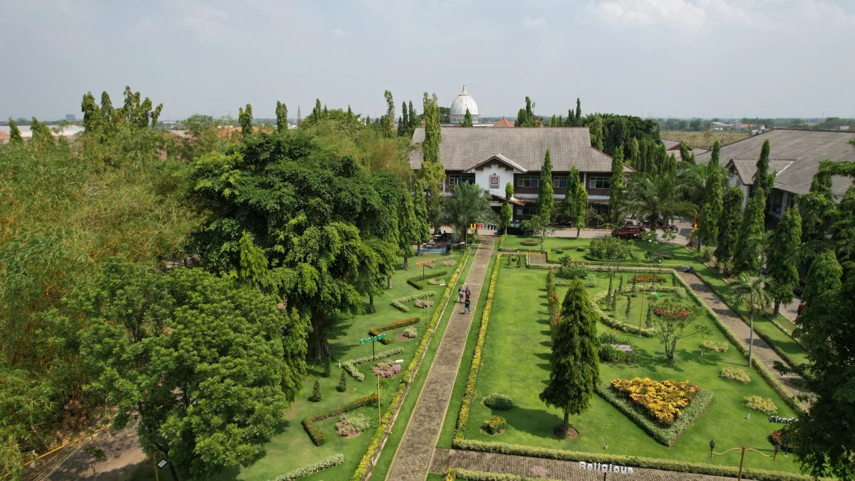 Around Universitas Islam Majapahit campus