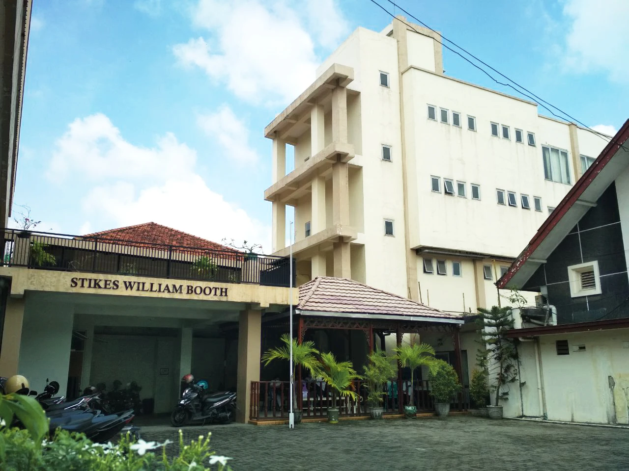 Front view of William Booth College of Health Sciences