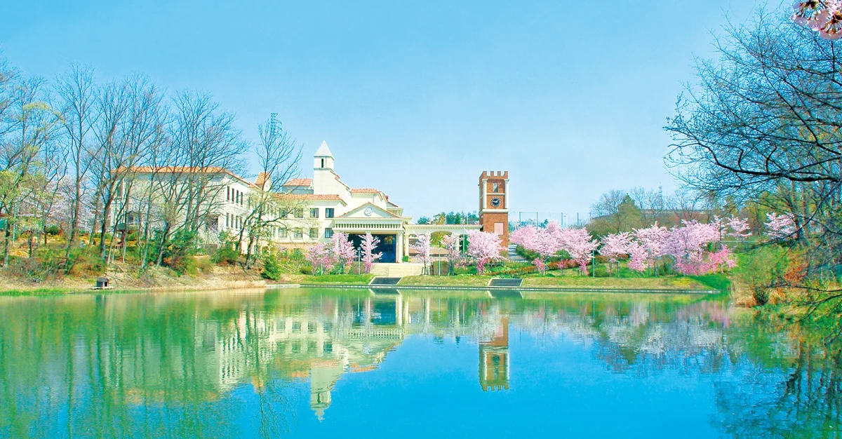 Hakuho Women's College campus building