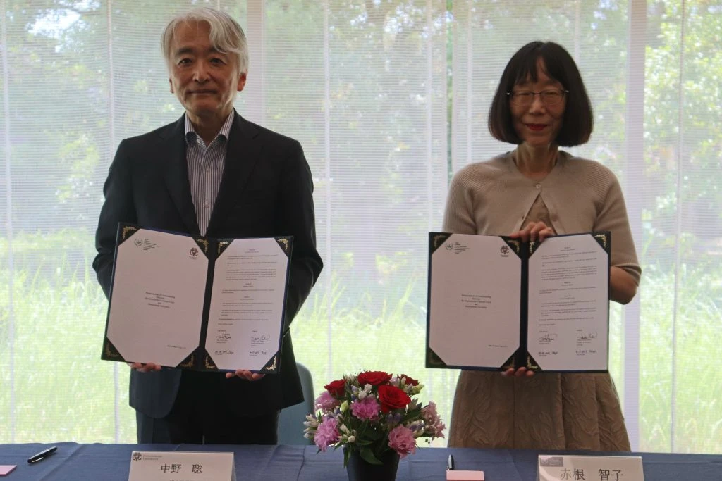 Hitotsubashi University community on campus