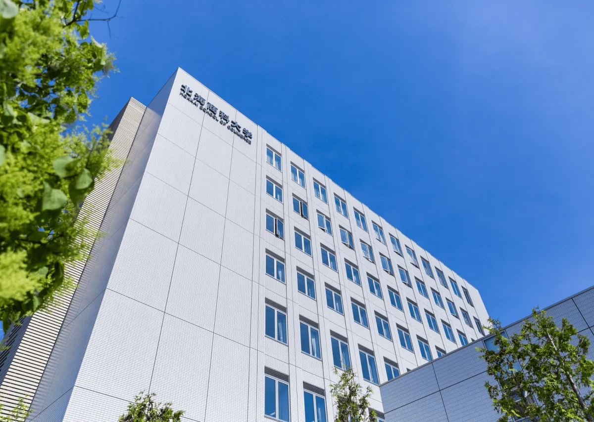 Hokkai School of Commerce community on campus