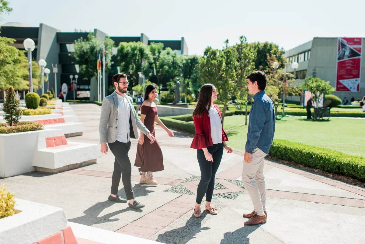 Approach to Universidad Panamericana campus
