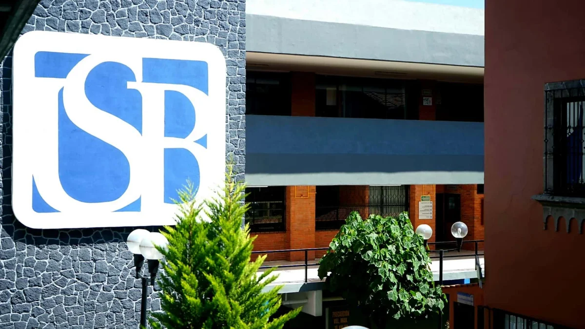 Approach to Universidad Simón Bolivar campus