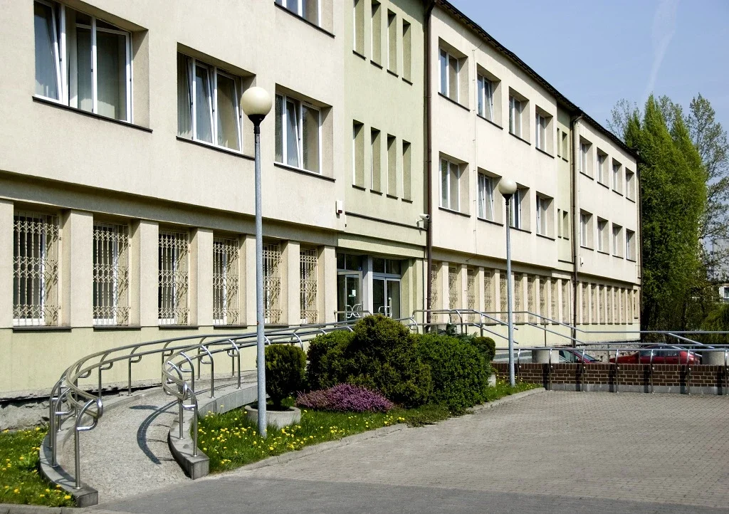 Wyższa Szkoła Zarządzania Marketingowego i Języków Obcych campus and surroundings