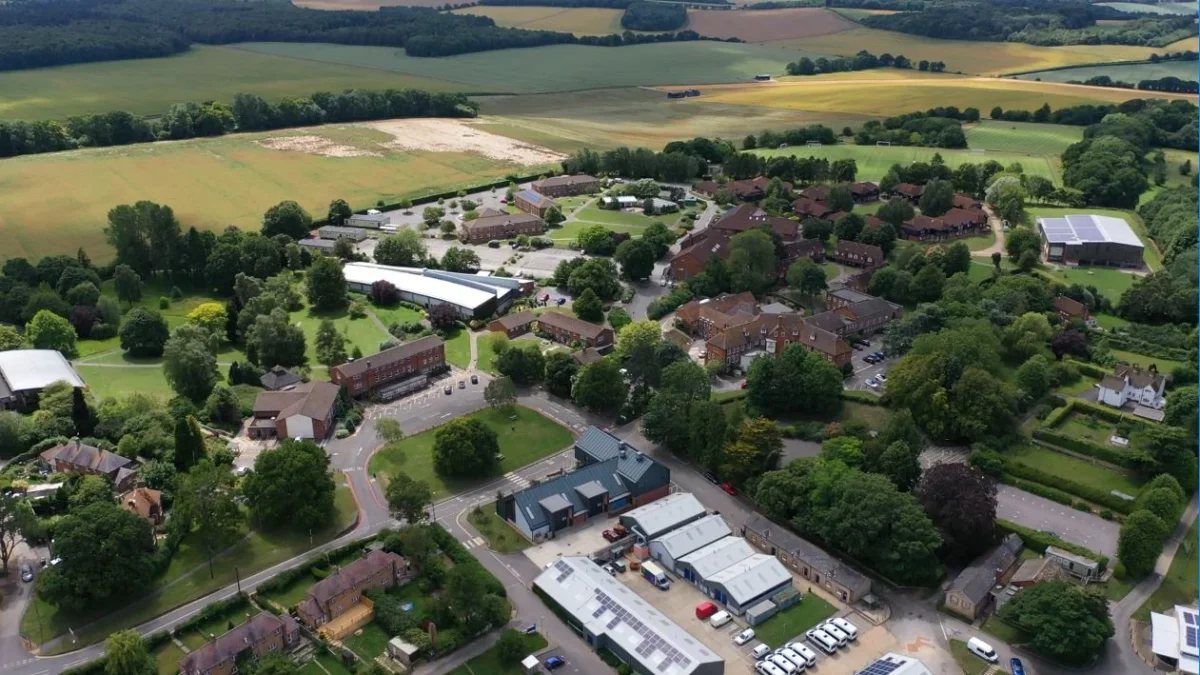Approach to Sparsholt College campus
