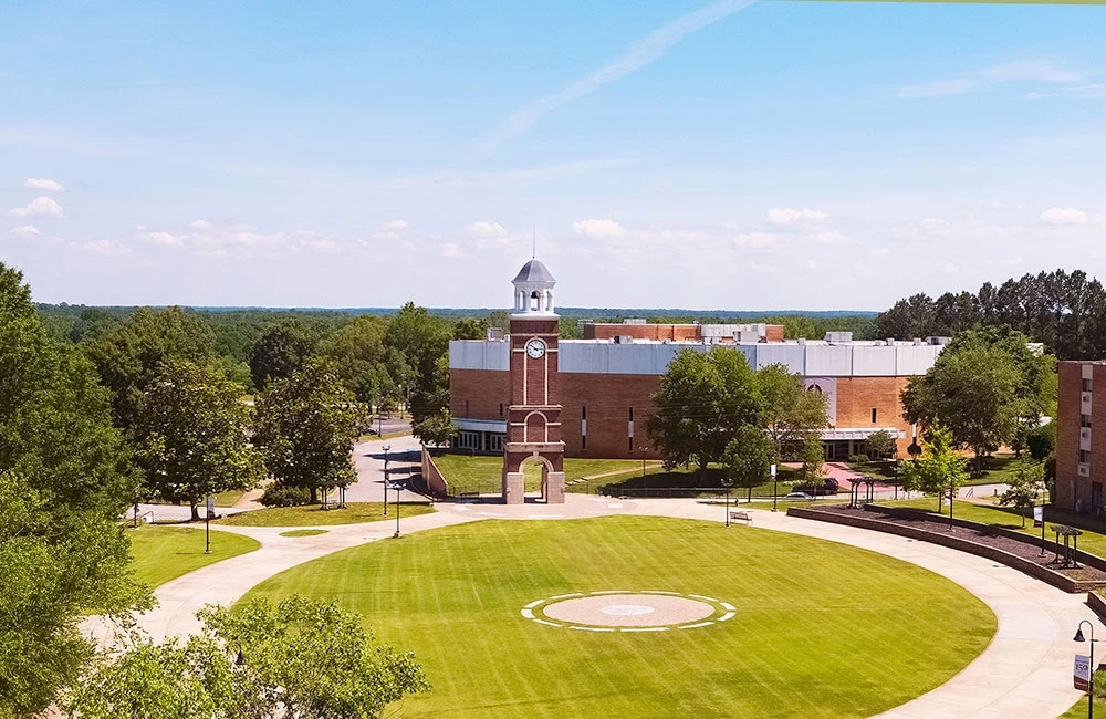 Front view of Freed-Hardeman University