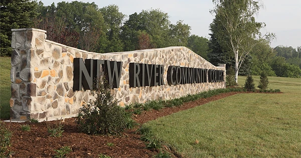 Approach to New River Community College campus