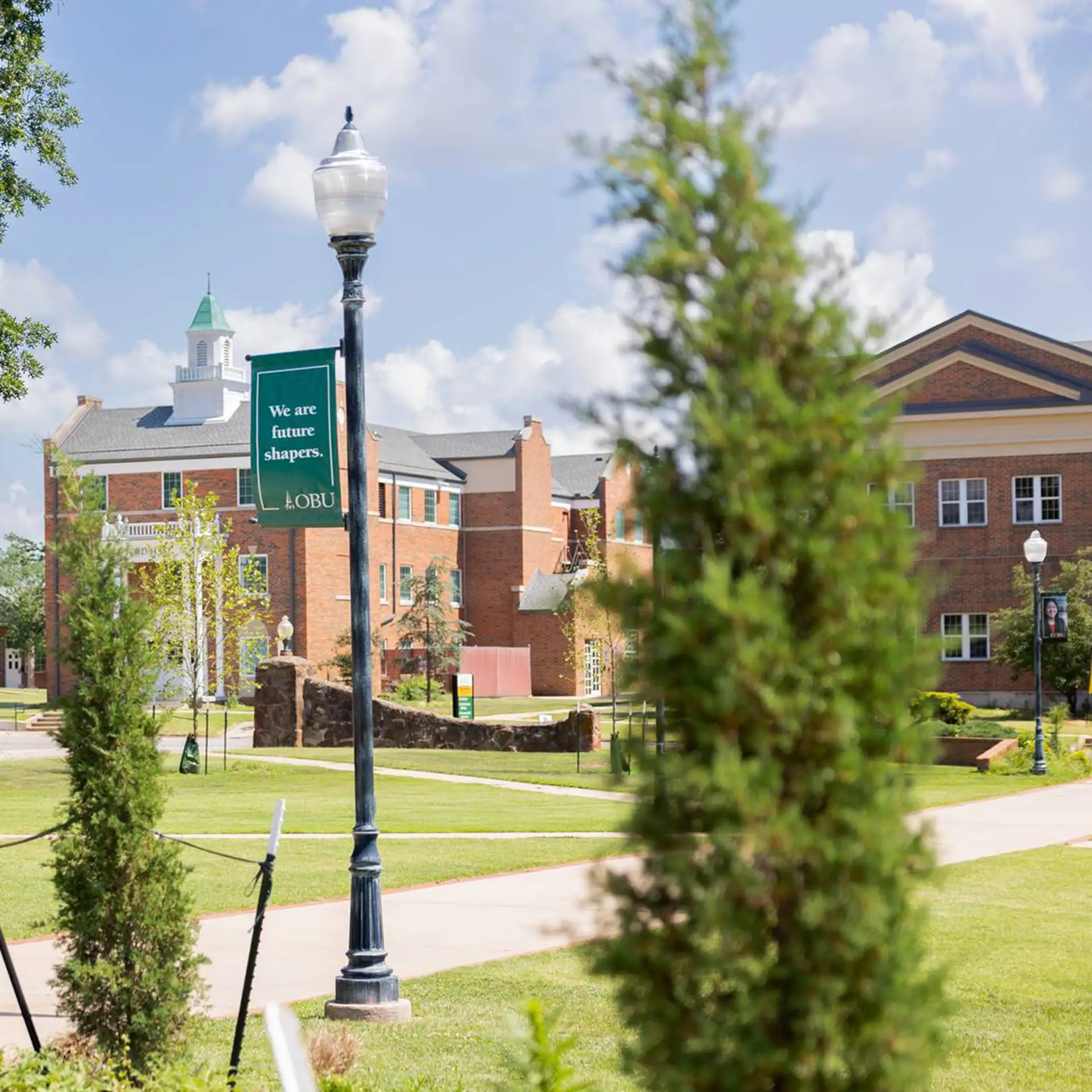 Approach to Oklahoma Baptist University campus