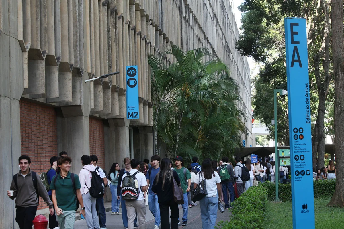 Around Universidad Católica Andrés Bello campus