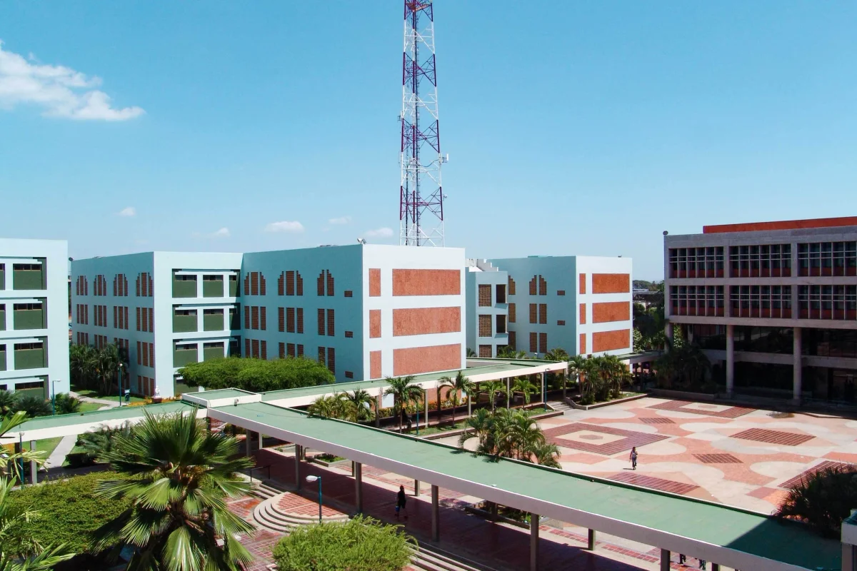 Universidad Dr. Rafael Belloso Chacín student life
